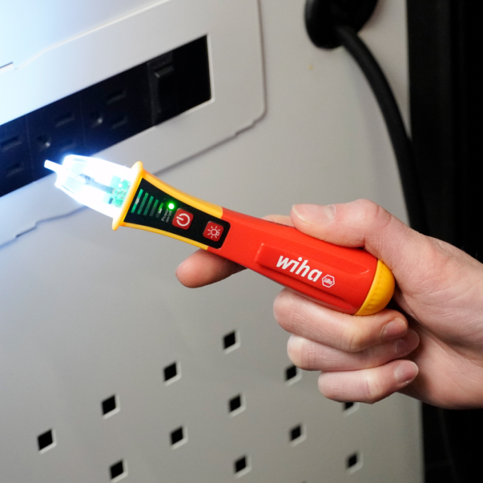 Wiha 25506 Non-Contact Voltage Tester with flash light Category IV 12-1000V AC - Image 6