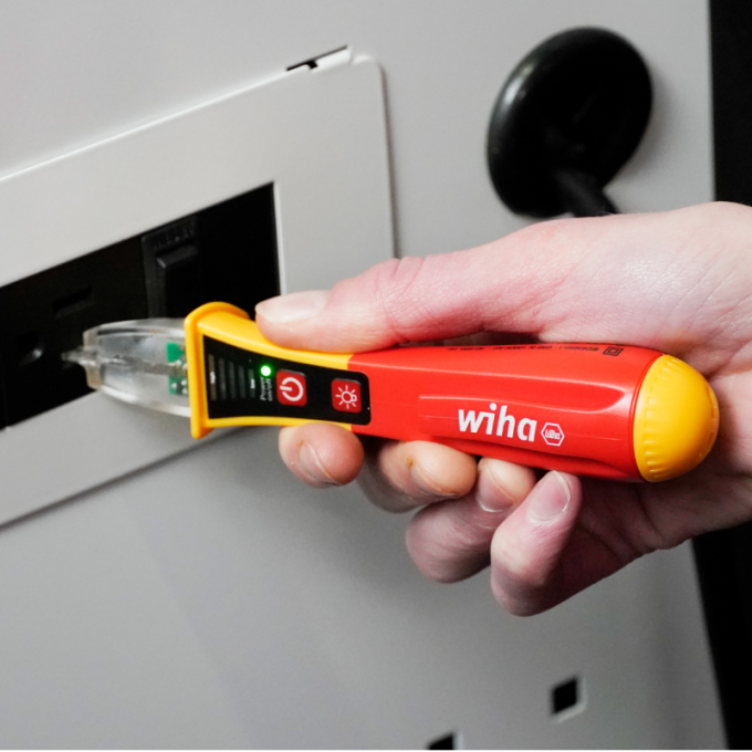 Wiha 25506 Non-Contact Voltage Tester with flash light Category IV 12-1000V AC - Image 7