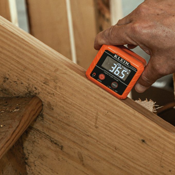 Klein Tools 935DAG Digital Angle Gauge and Level - Image 7