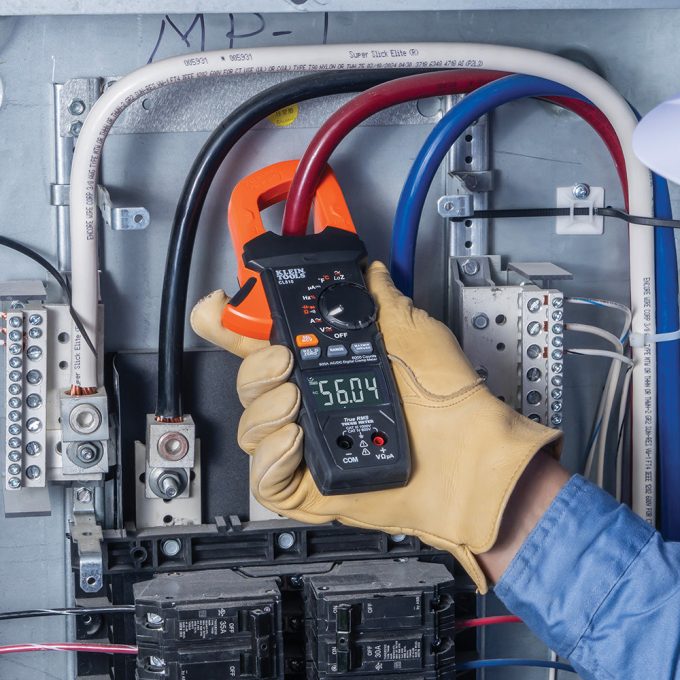 Klein Tools CL810 600A AC/DC Auto-Ranging Digital Pro Clamp Meter with Worklight - Image 10